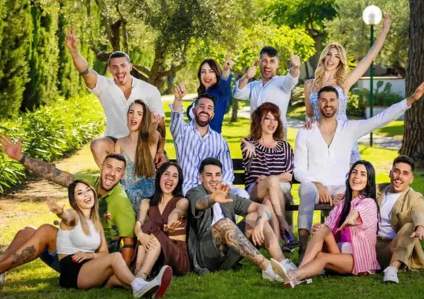 Temptation Island (Canale 5), le pagelle della quarta puntata: Marco molla Denise (8), Simone si chiude in bagno poi si pente (2) ma Sonia B. non rompe niente (8) 