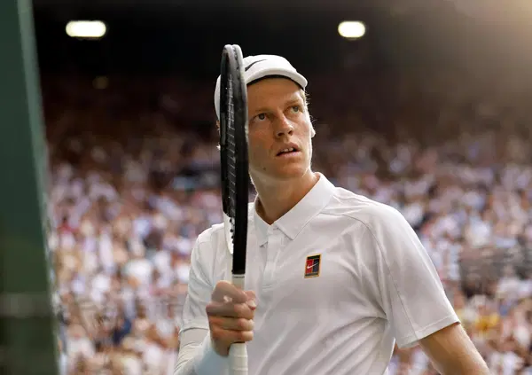 Sinner doping CLOSTEBOL, CASO NON CHIUSO? L&rsquo;ex fisioterapista Naldi allude, e scoppia la polemica (non solo Kyrgios) dopo il ritorno del preparatore Ferrara: &ldquo;Ha danneggiato la mia immagine. Quando sar&agrave; il momento opportuno parleremo&rdquo;