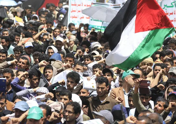 &ldquo;Boicottiamo tutto ci&ograve; che &egrave; filoisraeliano&rdquo;: l&rsquo;appello estremo della scrittrice Veronica Tomassini: &ldquo;Il genocidio non &egrave; un danno collaterale. Cosa c&rsquo;entra Hamas con i cecchini che ammazzano i bambini?&rdquo;