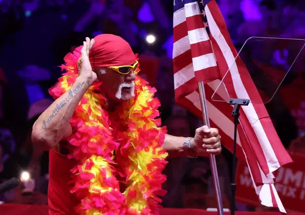 IL ROMANZO DI (DE)FORMAZIONE IN UN RING. Perch&eacute; Hulk Hogan ha segnato la nostra infanzia e la nostra adolescenza: tra Dan Peterson, Harley Davidson e propaganda, &egrave; morto il mito dell&rsquo;America inventata attraverso il tubo catodico