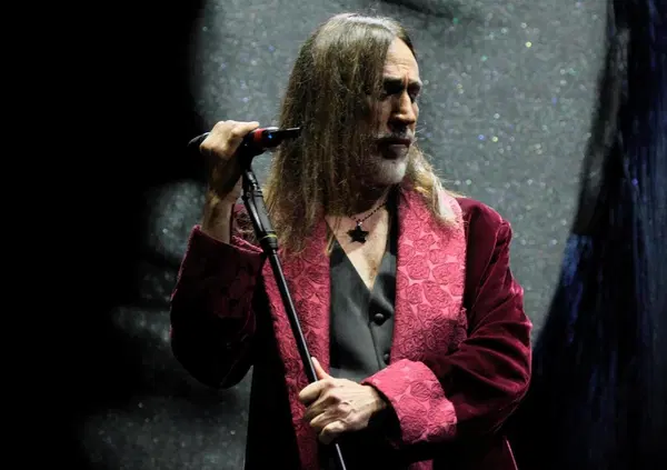 Siamo stati al concerto degli Afterhours, ma com'&egrave; andata? La verit&agrave; &egrave; che Manuel Agnelli pu&ograve; scatarrare ancora su qualsiasi cosa voglia, soprattutto sulla musica di m*rda