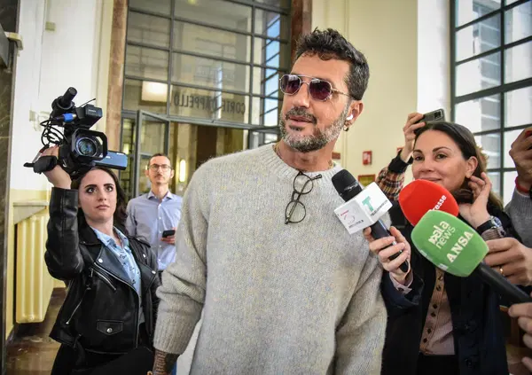 RAOUL BOVA VS CORONA (VS MONZINO), parla l'avvocato Chiesa: &ldquo;Ricatto o estorsione per i messaggi con Ceretti? Io e Fabrizio li quereliamo tutti&rdquo;. Ma cosa rischia dopo la puntata di Falsissimo e le indagini della Procura di Roma?