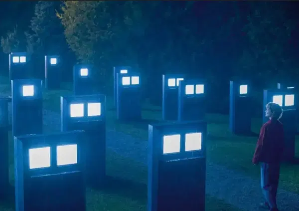 L&rsquo;ALBA DEI MORTI VIVENTI (GRAZIE ALL&rsquo;IA): Foto rianimate, deep fake e decine di suppliche sui social: &ldquo;Questa &egrave; mia madre, potete farmela rivivere?&rdquo; Sar&agrave; il futuro dei cimiteri 2.0? Ma cosa diventer&agrave; il lutto?  