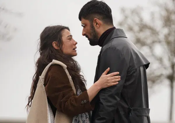 IO SONO FARAH, MA COS&rsquo;&Egrave; MEDIASET? Canale 5 &egrave; tutto una turcata. Ma Pier Silvio Berlusconi non aveva detto che le soap turche erano troppe?