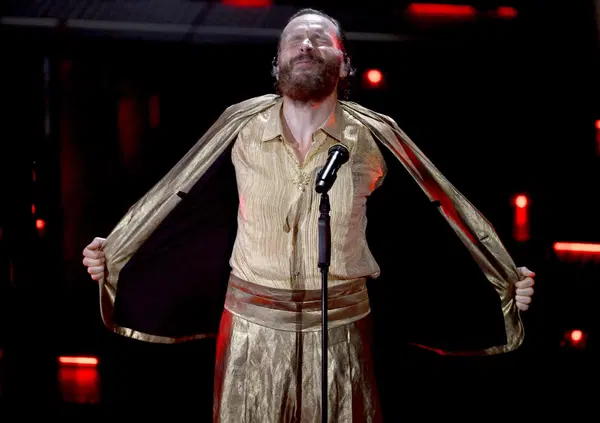 Non rompete il caz*o a Jovanotti! &ldquo;E allora Gaza&rdquo; &egrave; il nuovo &ldquo;e allora la fame nel mondo&rdquo;, ma l&rsquo;unica cosa intelligente l&rsquo;ha detta il cantante al Jova Bike Party