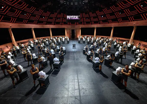 Physical: da 100 a 1, ma non lo abbiamo gi&agrave; visto in Rai il &ldquo;nuovo&rdquo; format di Netflix in stile Squid Game con Federica Pellegrini, Elisabetta Canalis e Luis Sal? Non vi dice nulla &ldquo;99 da battere&rdquo; condotto da Max Giusti?