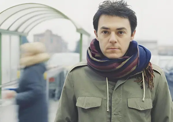 Abbiamo letto &ldquo;Lezioni dalle rovine&rdquo; di Davide Bregola, ma com&rsquo;&egrave;? Il libro anti-moda che gli accademici odieranno, perch&eacute; dimostra cosa vuol dire non conoscere differenza tra scrittura e vita  