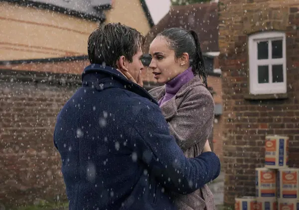 Abbiamo visto il film &ldquo;Il mio anno a Oxford&rdquo; con Sofia Carson e Corey Mylchreest su Netflix, ma com&rsquo;&egrave;? &Egrave; l&rsquo;ennesima storia d'amore con cui &ldquo;farsi del male&rdquo;?