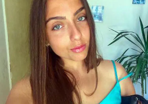 COM&rsquo;&Egrave; MORTA SIMONA CIN&Agrave;, la pallavolista trovata senza vita in piscina a Palermo dopo una festa? Davvero &egrave; caduta da sola in acqua? E perch&eacute; la villa &egrave; stata completamente ripulita? Ma i carabinieri hanno trovato comunque del sangue in casa&hellip;