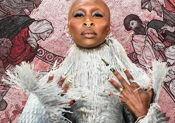 CRISTO, CHE ROBA: Ges&ugrave; diventa nera, donna e con le mani di Dracula in &ldquo;Jesus Christ Superstar&rdquo;. Il video virale della performance (da paura, in tutti i sensi) di Cynthia Erivo e Adam Lambert (Giuda)