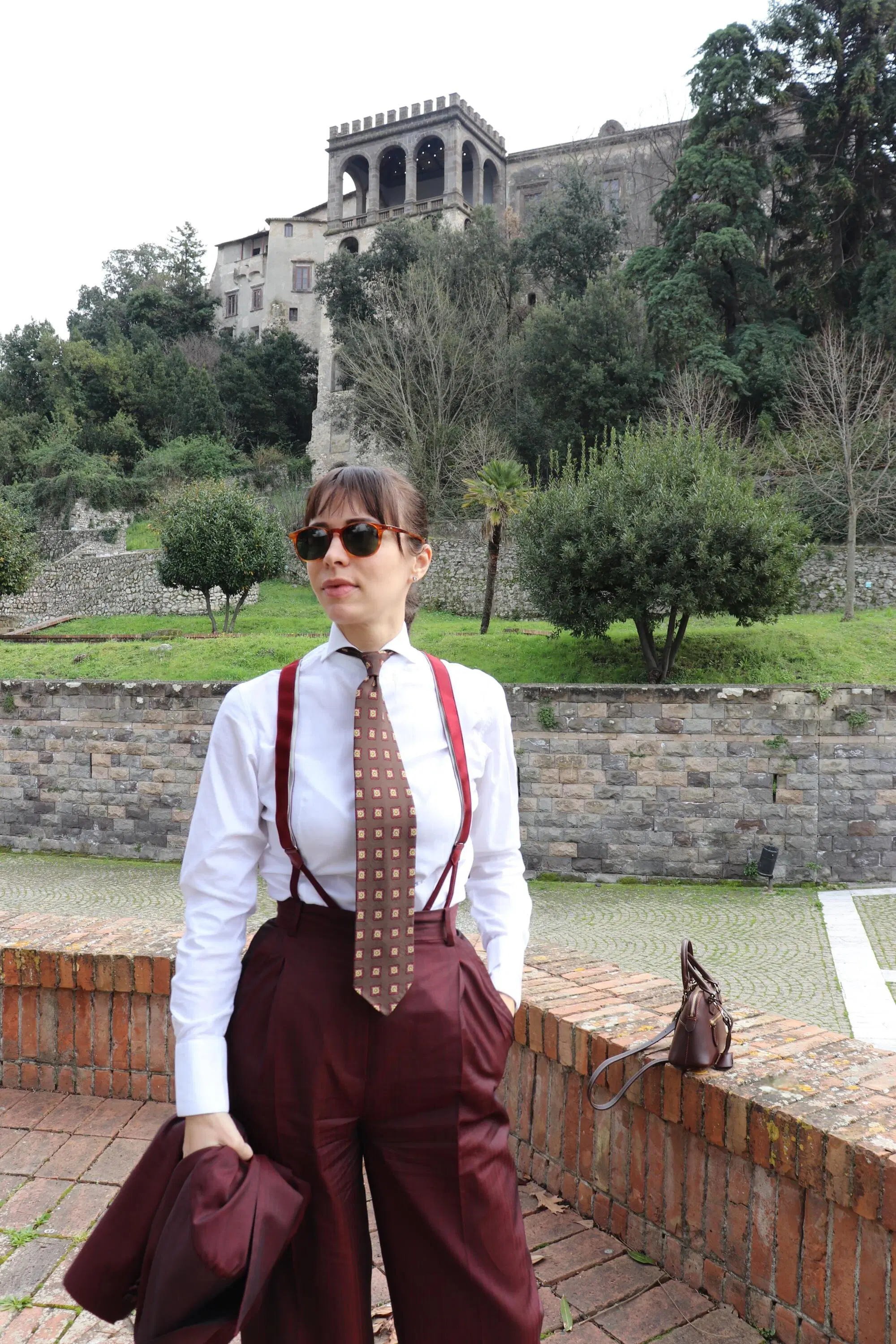 Beatrice Giglie e il "bondage di stile" delle bretelle