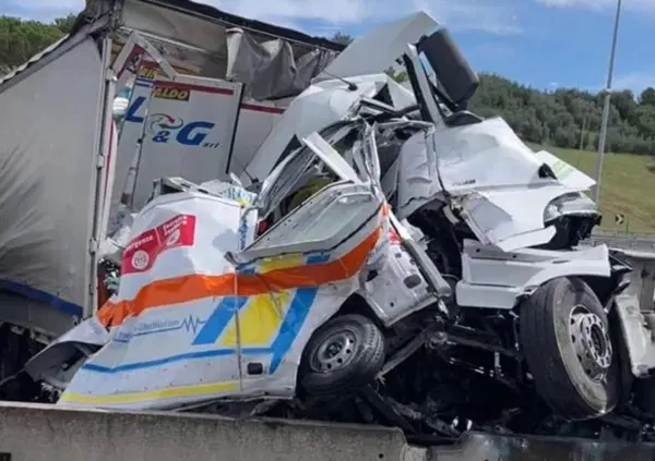 Come si fa a morire a 18 anni rubando una Porsche? Mentre tutti parlano dell'incidente in A1, c'&egrave; anche il disastro dei tre ragazzi Rom (con gogna social)