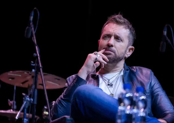 Gonzo journalism: Andrea Scanzi va al concerto degli Oasis a Wembley e, invece di raccontarcelo, ci fa il temino di quello che gi&agrave; sappiamo