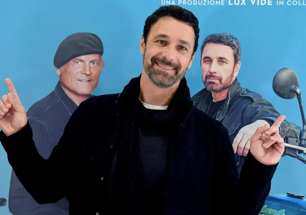 Ma davvero &ldquo;Don Matteo&rdquo; mandava le dickpic a Martina Ceretti? Corona ribalta le accuse sul caso Raul Bova. E l'avvocato Chiesa: "Fabrizio querela Salvo Sottile&rdquo;