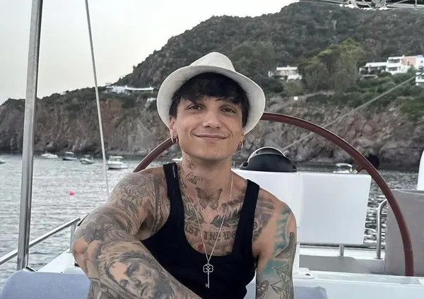 Non rompete il caz*o a Ultimo per le vacanze a Taormina: yacht da 50 milioni? &ldquo;Tutto pagato dal clan dei tristoni&rdquo;. Solo preso a noleggio, niente ostentazione. E sulla presunta crisi con Jacqueline&hellip;