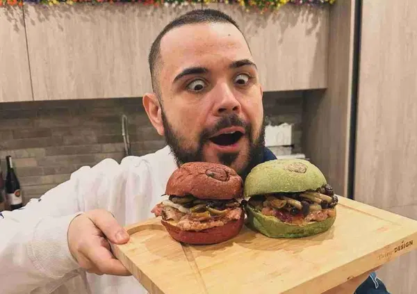 I Burger di CiccioGamer89 con la muffa sul pane (gi&agrave; ritirato), ma &egrave; pericoloso mangiarla? Chef Guido Mori lancia l'allarme: &ldquo;Ecco i rischi e perch&eacute; potrebbe essere penalmente rilevante...&rdquo;