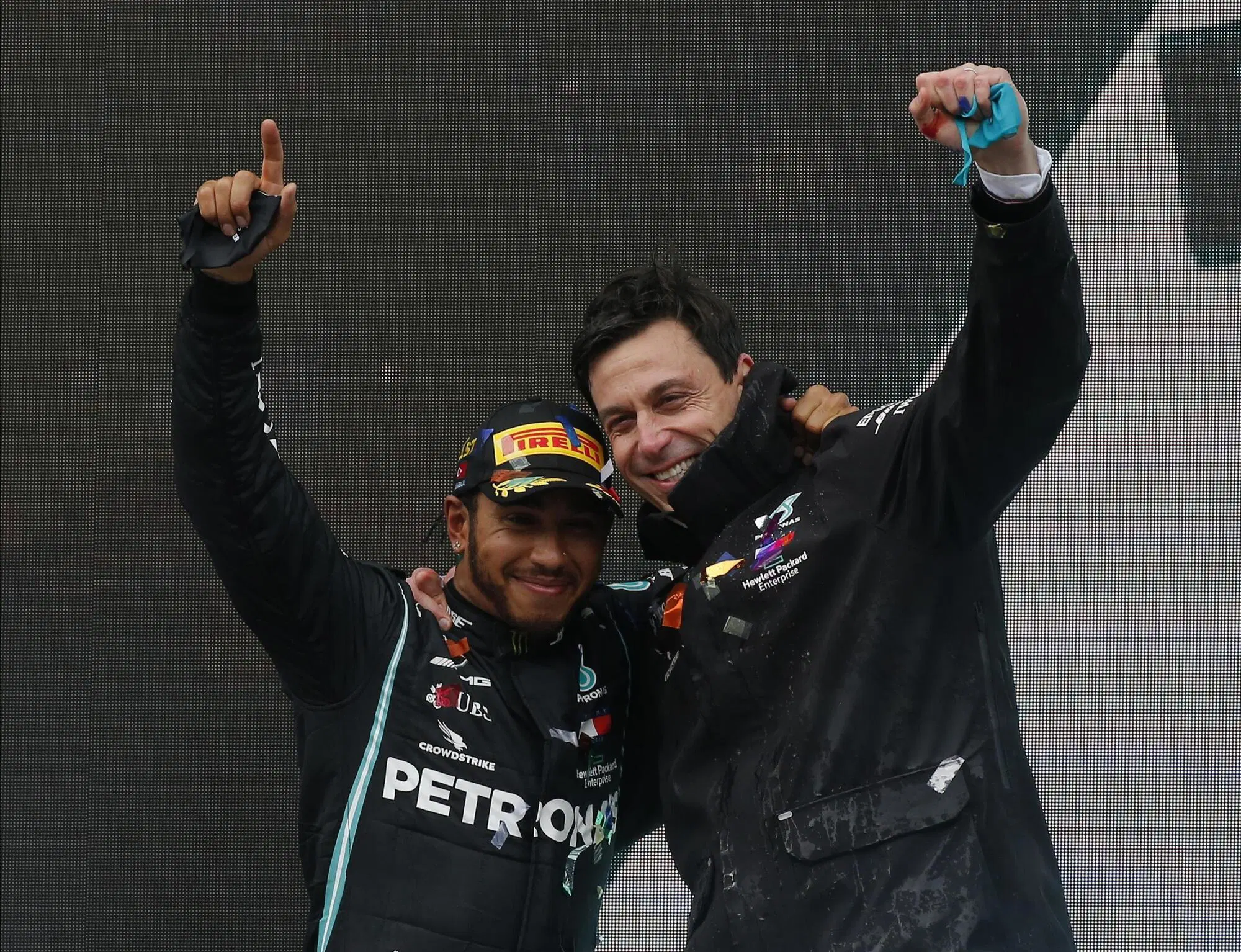 Toto Wolff insieme a Lewis Hamilton ai tempi della Mercedes