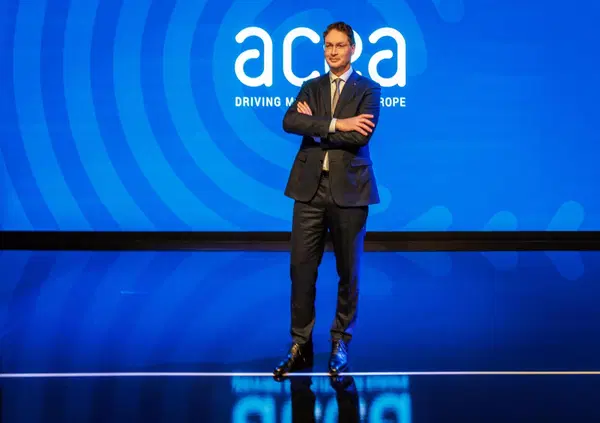 Auto elettriche flop? Masterpilot Perucca Orfei supera Clarkson: &ldquo;Mercedes e Acea dovevano ascoltare quelli al bar di Campodarsego anni fa. Kallenius e i costruttori dalla Von der Leyen a suonarle di notte. E se vegana&hellip;&rdquo; [VIDEO]