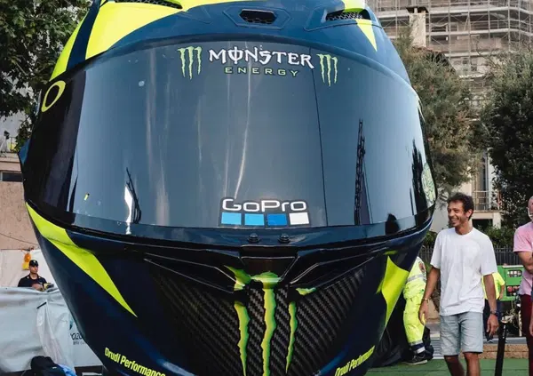 Il cascone di Valentino Rossi? &ldquo;Un monumento di spudorata idolatria circense, mammozzone, obbrobrio visivo&rdquo;: l&rsquo;attacco di Ceccarelli (Repubblica), che sul caso Ricci-Pesaro evoca anche Briatore, Santanch&egrave; e il Twiga&hellip;