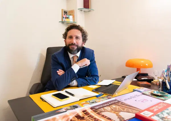 Polemiche e inchieste nella moda Made in Italy, l&rsquo;esperto Andrea Camaiora a MOW. Il fashion? &ldquo;Un settore arretrato. La crisi rischia di travolgerlo tutto&rdquo;. La responsabilit&agrave;? &ldquo;Sembra facile controllare, ma non lo &egrave;&rdquo;. E perch&eacute; le aziende stanno zitte?