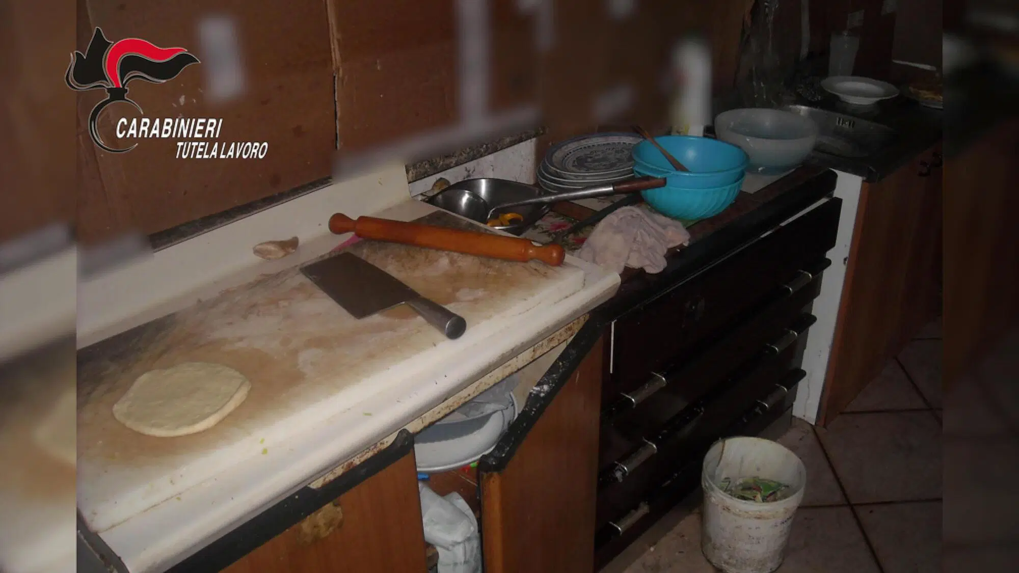 Il cottage system di un opificio che produceva per Armani