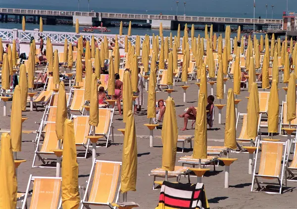 IL TURISMO HA FATTO CRACK? Il critico Visintin: &ldquo;Spiagge vuote? In Liguria prezzi folli e in Versilia anche peggio&rdquo;. Romagna? &ldquo;A Rimini chiudono gli hotel&rdquo;. E sui giovani &ldquo;all&rsquo;estero&rdquo; e l&rsquo;overtourism: &ldquo;Non siamo mai contenti&hellip;&rdquo;