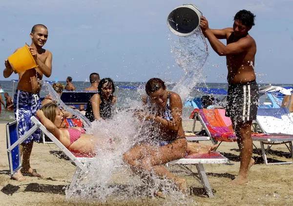 ESTATE PI&Ugrave; CALDA DI SEMPRE, ma il climate change non c'entra. Bagnini incazz*ti in sciopero, 10mila hotel contro Booking e Codacons contro i rincari. Poi c'&egrave; Ivanka Trump che compra un'isola minata in Albania