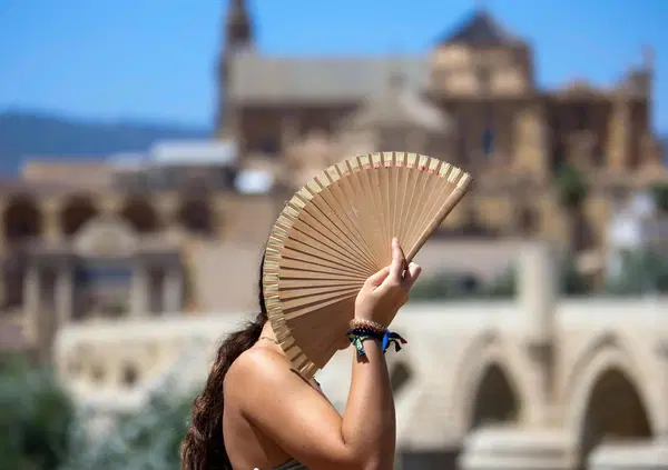 METEO, CALDO BESTIALE? Sottocorona (La7) e le temperature a 40 gradi (terrorismo o realt&agrave;?). E l'estate? La decide davvero l'anticiclone delle Azzorre: ecco perch&eacute;