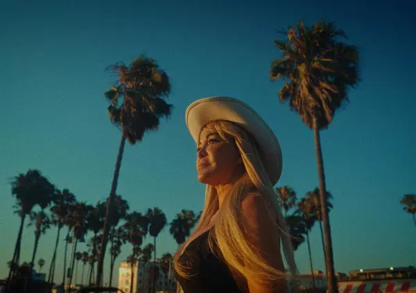 Il turismo alternativo? ESTATE A LOS ANGELES CON VERA GEMMA: &ldquo;Chi pensa di venire qui in vacanza non ha capito un caz*o. Liberi di non essere pi&ugrave;&nbsp;italiani in ferie. E sull'aereo da Miami...&rdquo;