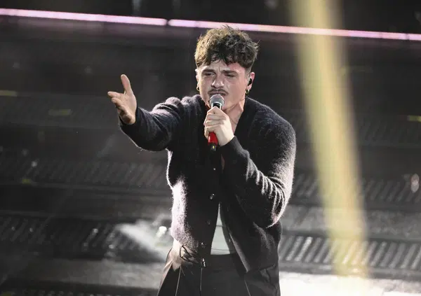 Olly e la balorda tavolata, Genova mormora: &ldquo;Indesiderato dai locali, fa sfaceli&rdquo;. Mentre Alfa e Bresh... Ma cosa c&rsquo;&egrave; di vero? E i gestori...