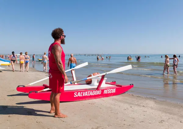 L&rsquo;ENNESIMO ALLARME PER IL TURISMO? Parla il climatologo: &ldquo;Il livello del mare salir&agrave;: ecco di quanto ed entro quando&rdquo;. Ma per stabilimenti, citt&agrave; sulla costa e porti che soluzioni ci sono?