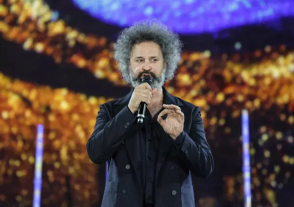 Omicidio Poggi, L&rsquo;OSSESSIONE COLPISCE ANCHE SIMONE CRISTICCHI: &ldquo;Lovati nelle  interviste rigira tra le mani una pennetta usb, &egrave; un riferimento a quella di Chiara?&rdquo; Che conteneva le ricerche sugli abusi sessuali al Santuario della Bozzola&hellip;