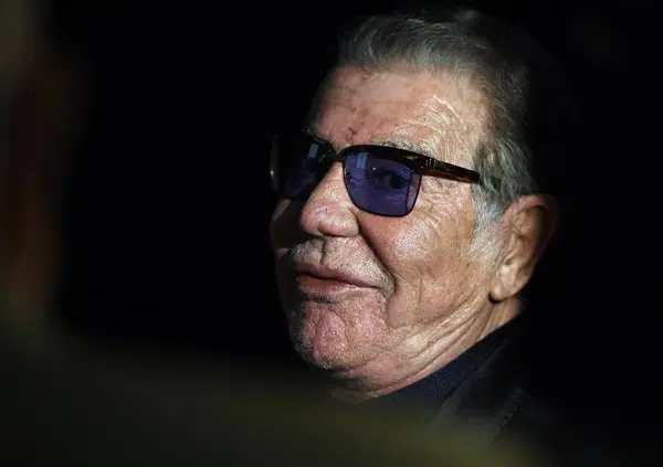 Ma cosa caz*o succede sull'eredit&agrave; di Roberto Cavalli (e i debiti)? L'elicottero "sparito", lo yacht, il patrimonio, la villa e...