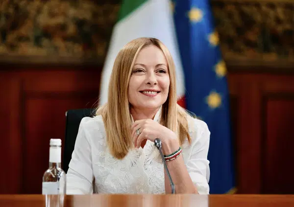 ROMA FA SCHIFO? E il caos turismo? Rocca (Fdi) a MOW: &ldquo;Furti, rapine e aggressioni ai turisti. I prezzi delle spiagge colpa di Giorgia Meloni? Non &egrave; un regime, non decide il Governo, ma il Pd di Schlein...&rdquo;. E su Gassman e la droga nella Capitale...