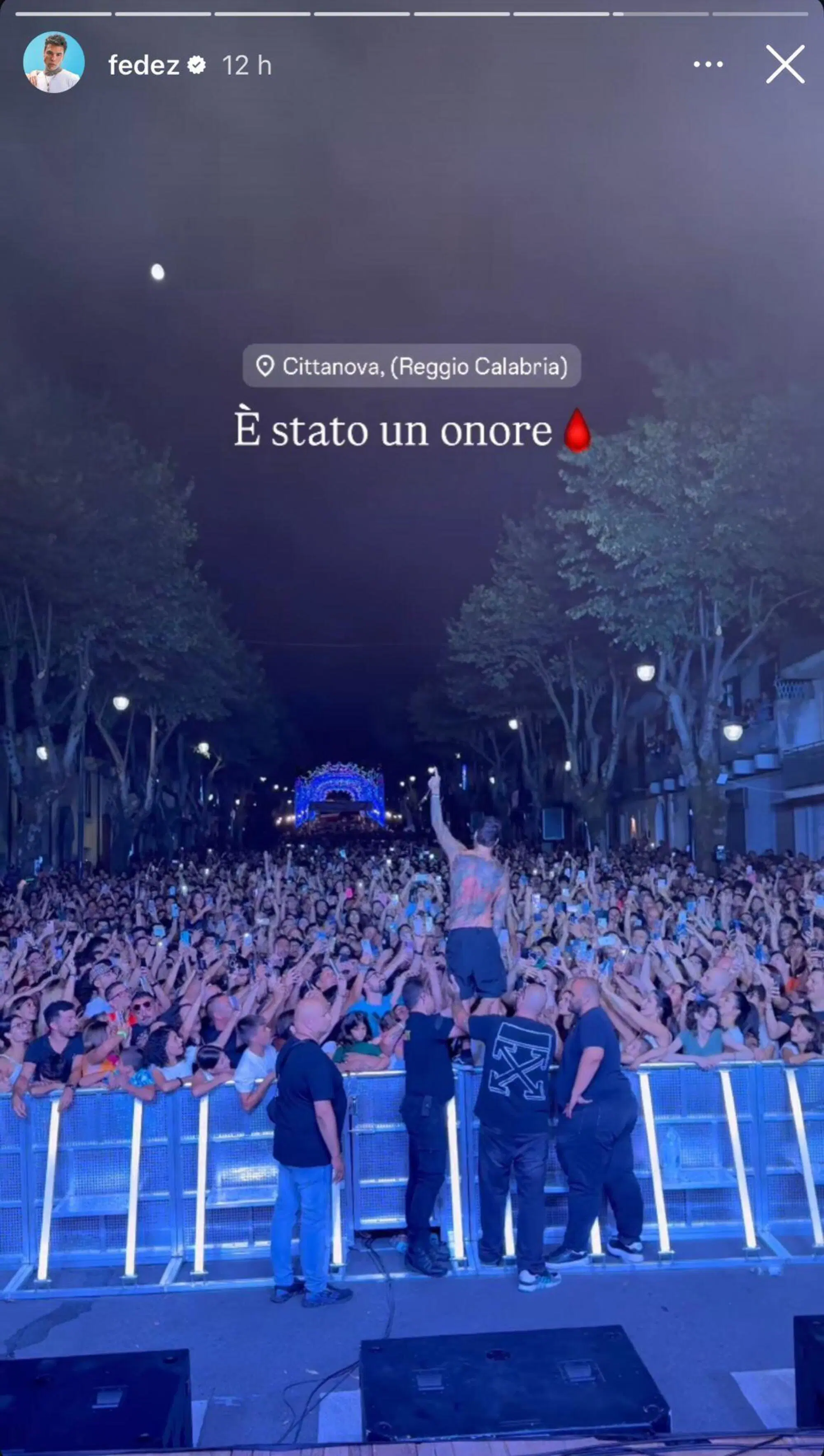 Le storie di Fedez sul palco