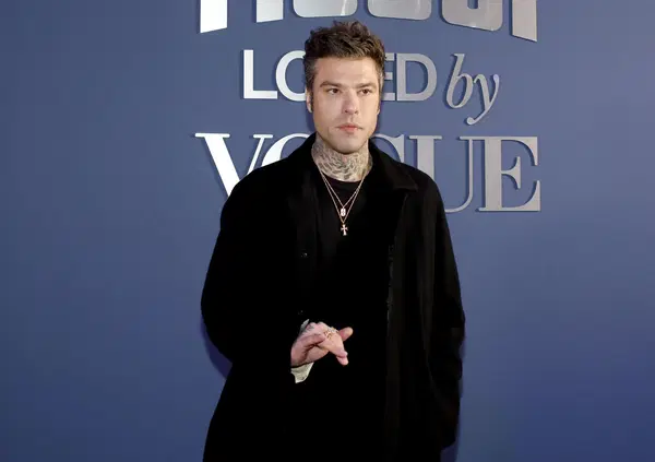 CAOS TOTALE PER IL CACHET STELLARE DI FEDEZ: il rapper risponde dal palco della Festa dello Stocco. E Parpiglia lo percula su Cittanova (Reggio Calabria): &ldquo;Lontani i tempi in cui grazie a J-Ax riempivi San Siro&rdquo;