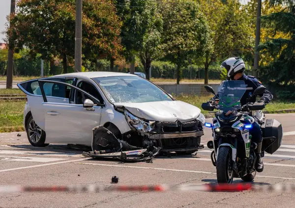 VIETATO DIRE NOMADI? Bambini pirati killer di De Astis con auto rubata a Milano, Capezzone: &ldquo;Sui giornali strategia per nascondere che sono rom e dare la colpa a Salvini. Corriere, Fatto, Repubblica, Stampa, Qn, Messaggero, Avvenire&hellip;&rdquo;