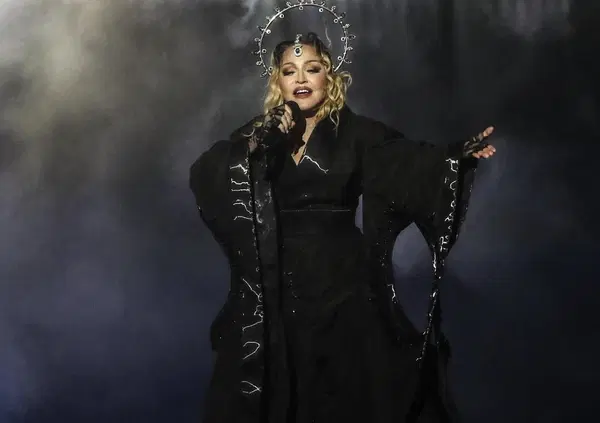 Madonna prega papa Leone XIV di andare a Gaza, ma da quando (scomunicata tre volte e infinite altre blasfema) &egrave; diventata cattolica?