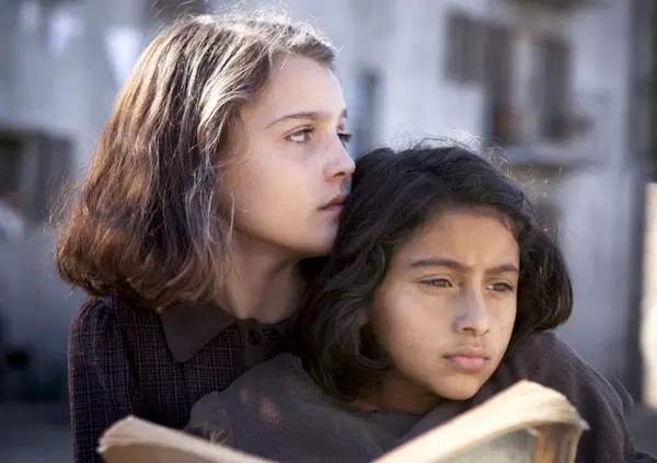 Oh no, L&rsquo;Amica Geniale diventa una turcata! La Rai vende i diritti e la Turchia si prende Lila e Len&ugrave;: soap trash in arrivo? Intanto in Spagna, sull&rsquo;onda di Mare Fuori, &egrave; pronto Mar Afuera...