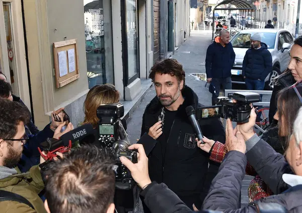 Niente marchio registrato &ldquo;Occhi Spaccanti&rdquo; per Raoul Bova? Fabrizio Corona spara: &ldquo;Gi&agrave; fatto prima di Falsissimo&rdquo;. Il caso Ceretti Monzino una rissa in coda all'Ufficio Brevetti?