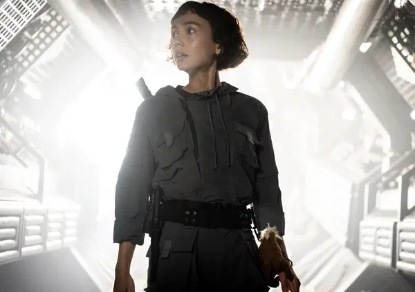 Abbiamo visto "Alien: Pianeta Terra" su Disney+, ma davvero &egrave; la serie dell'anno? Per gli amanti della fantascienza, s&igrave;, perch&eacute;...