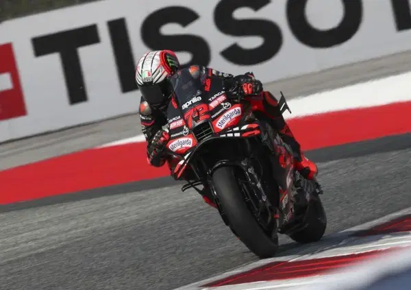 La senti la bezzecchitudine? Il crash di Marc Marquez, la pole dalla Q1 del Bez (che ringrazia Bagnaia e Valentino Rossi) e il cielo &ldquo;nero&rdquo; sopra il Red Bull Ring