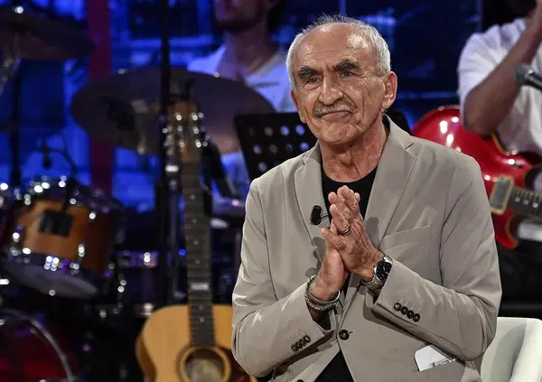 CHE MUSICA DI MER*A. Gino Castaldo non ne pu&ograve; pi&ugrave; delle canzoni delle vacanze: &ldquo;In spiaggia al mare vorrei almeno poter scegliere cosa come e se ascoltare&rdquo;. E sui tormentoni scritti da Battiato e il silenzio che fa paura&hellip;