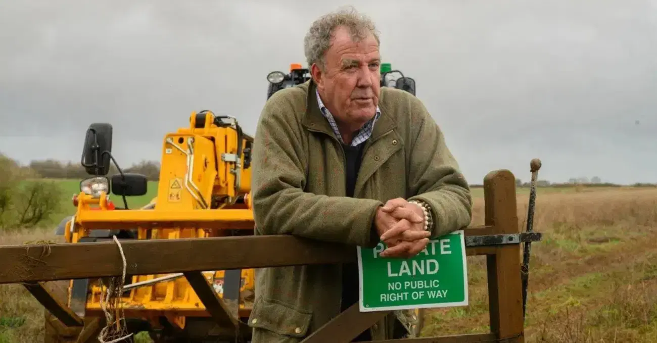 Clarkson e il corteo di 27 suv per JD Vance nel Costwolds: &ldquo;L'unica cosa davvero fastidiosa sono state le proteste&rdquo;. Ma perch&eacute; Jeremy difende il vicepresidente Usa?