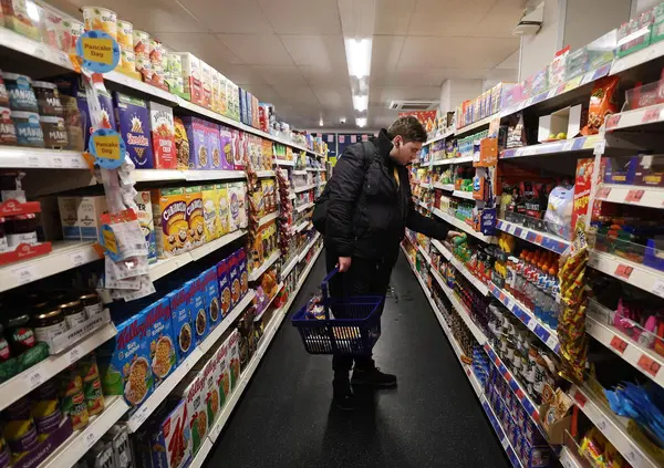 Altro che turismo, ma QUANTO COSTA FARE LA SPESA? Aumentano frutta e verdura , burro, uova, caff&egrave; e cioccolato valgono oro e il costo dell'energia &egrave; raddoppitato. Siamo in economia di guerra?