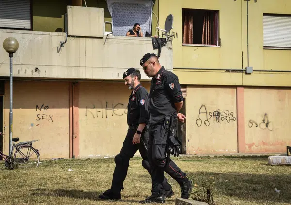 MILANO COME GOTHAM? Qui puoi morire sotto un&rsquo;auto rubata dai rom (come Cecilia De Astis), ma la settimana dopo si parla gi&agrave; di rooftop e street food
