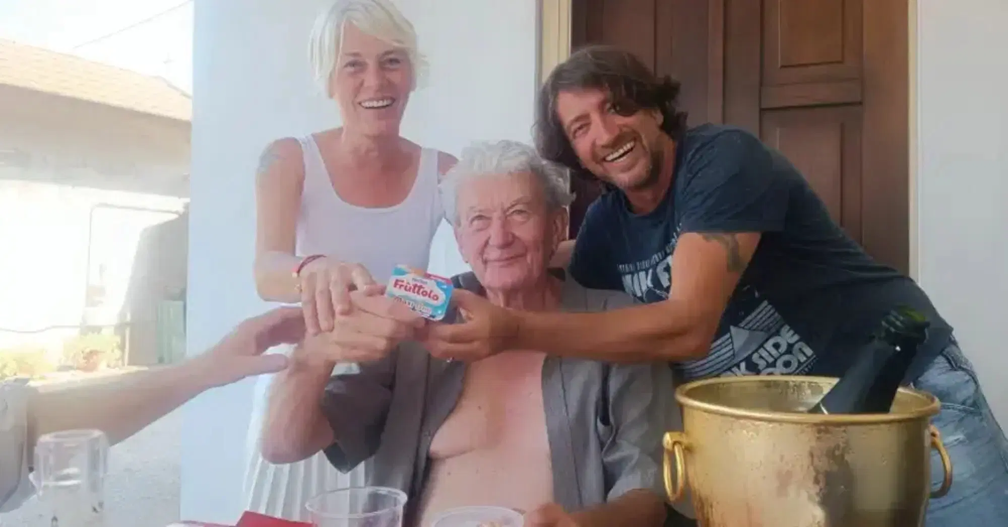 Lovati con un Fruttolo in mano nel giorno dell&rsquo;anniversario del delitto di Chiara Poggi