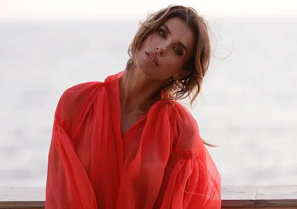 ESTATE CALDISSIMA: Elisabetta Canalis a tutto gossip in vacanza con Alvise Rigo, e intanto il nuovo reality Netflix  &ldquo;Physical: da 100 a 1&rdquo;...
