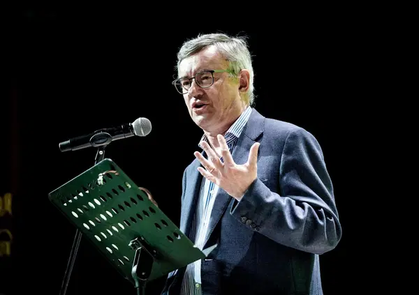 &ldquo;Mario Sechi sostituisce Alessandro Barbero a Rai Storia&rdquo;? Ecco come nasce (e si diffonde) una fake news