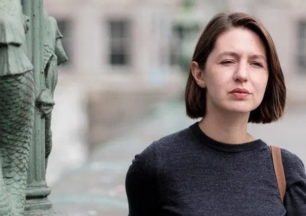 Ma davvero Sally Rooney RISCHIA IL CARCERE per terrorismo? Quello che guadagna da libri e serie tv va a Palestine Action, che il governo inglese paragona all'Isis. Si pu&ograve; essere arrestati se aiuti Gaza?
